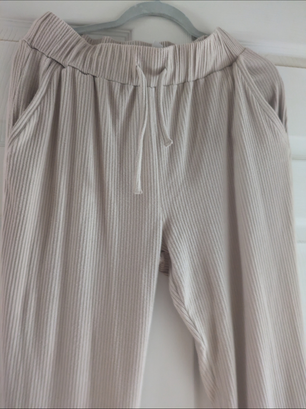 NWT Ribbed Wide-Leg Drawstring Joggers in Light Beige